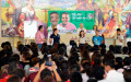 Carlos Sol�s motiva a los j�venes a participar
