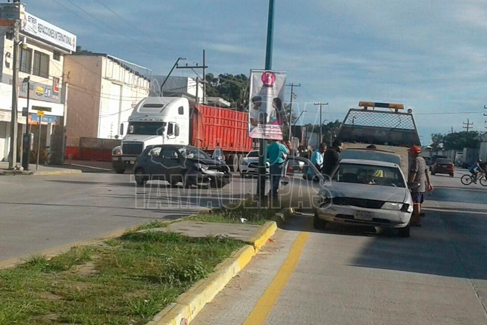 Chocan en peligroso crucero de Altamira - Hoy Tamaulipas