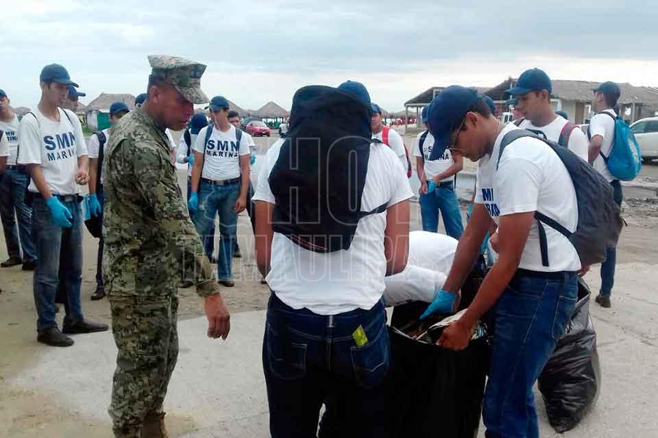 Marina y sociedad civil limpian Playa Miramar - Hoy Tamaulipas