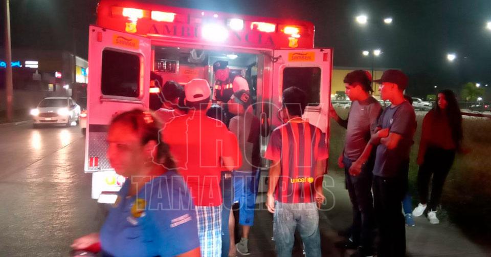 Jovencitos que viajaban en moto resultaron lesionados al chocar en Altamira