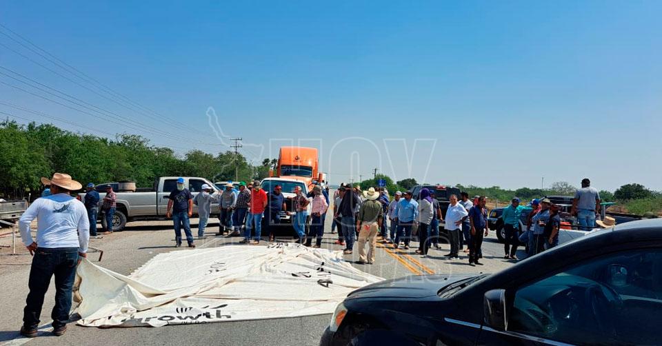 Agricultores de San Fernando cierran nuevamente la carretera