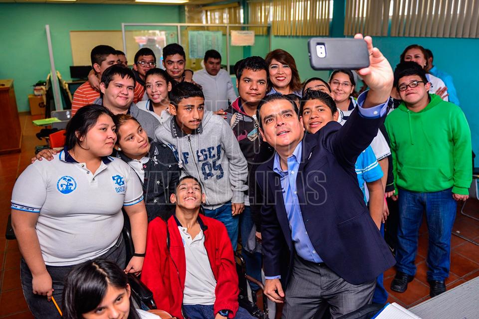 Se interesa alcalde de Nuevo Laredo en educación de discapacitados - Hoy Tamaulipas