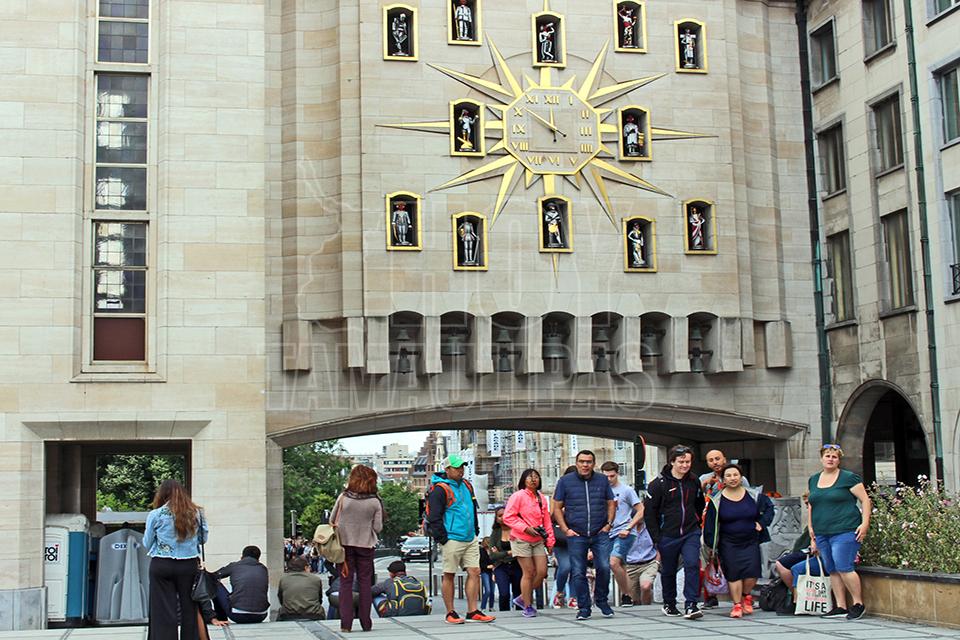 Reloj de 7.8 metros en Bruselas 