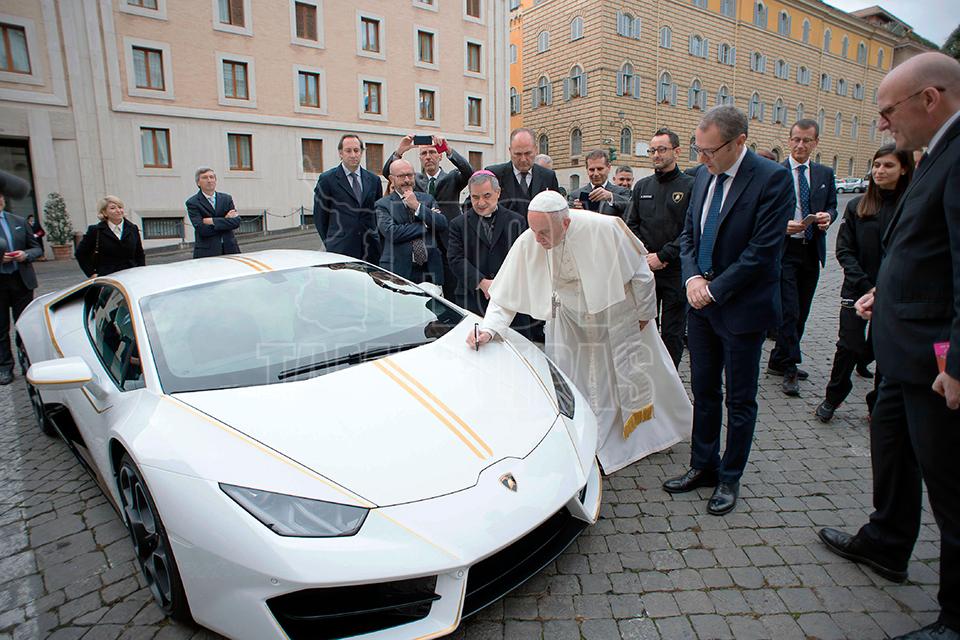Lamborghini regalado al Papa Francisco 