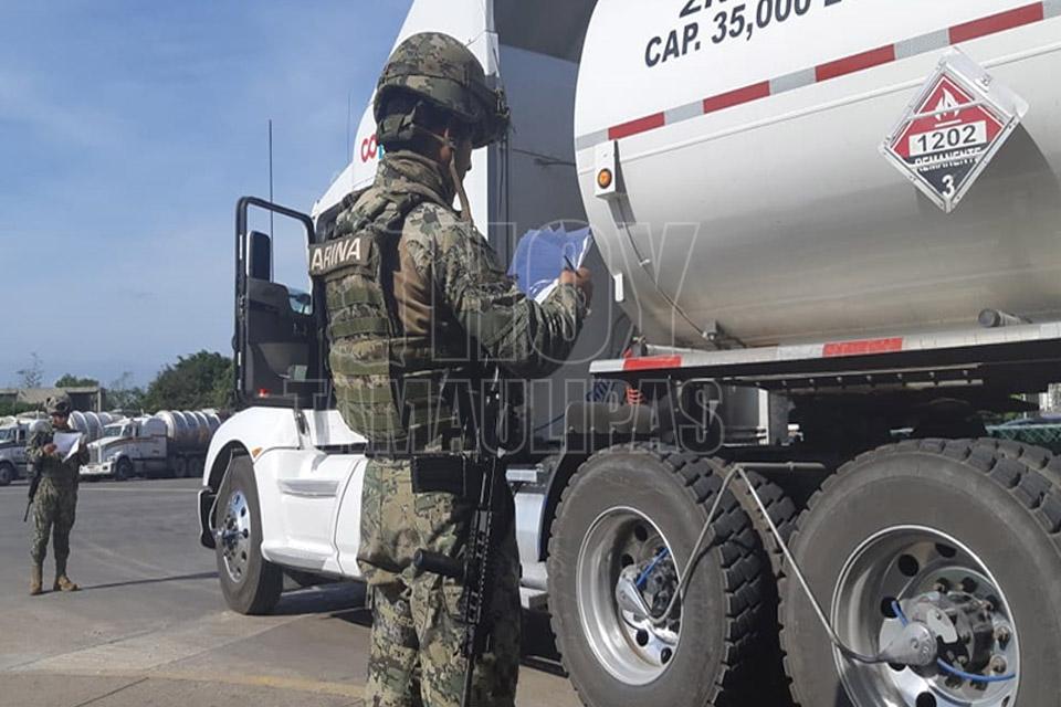 Militares vigilan refinera de Madero 