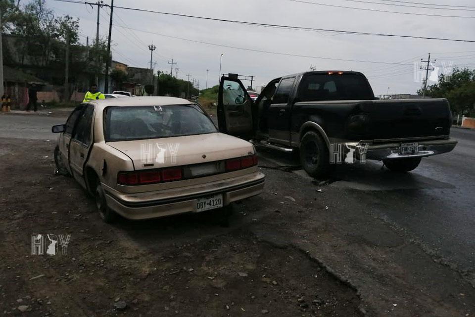 Hoy Tamaulipas - Choque en Nuevo Laredo dejo danios materiales