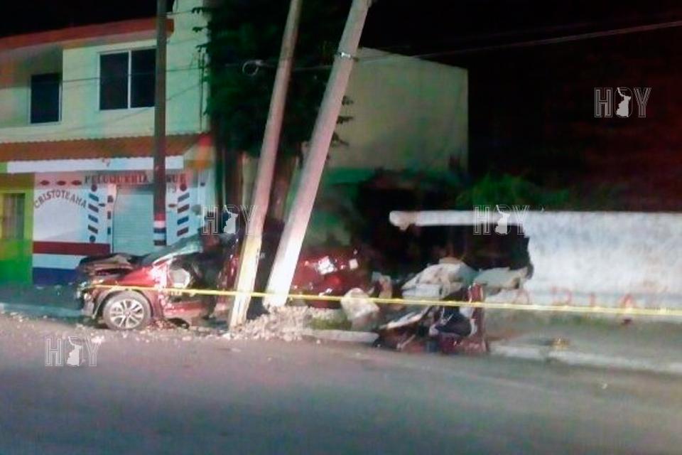 Hoy Tamaulipas - Queda inconsciente al chocar con poste de la CFE en ...