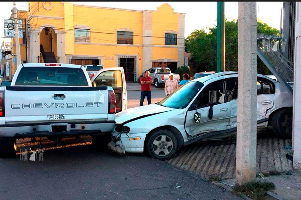 Hoy Tamaulipas - Choque en Nuevo Laredo deja un lesionado