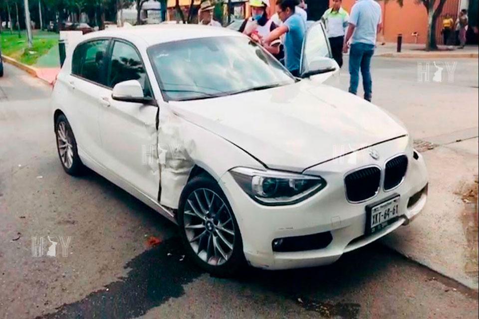 Hoy Tamaulipas - Omite alto con su BMW y choca en Ciudad Victoria