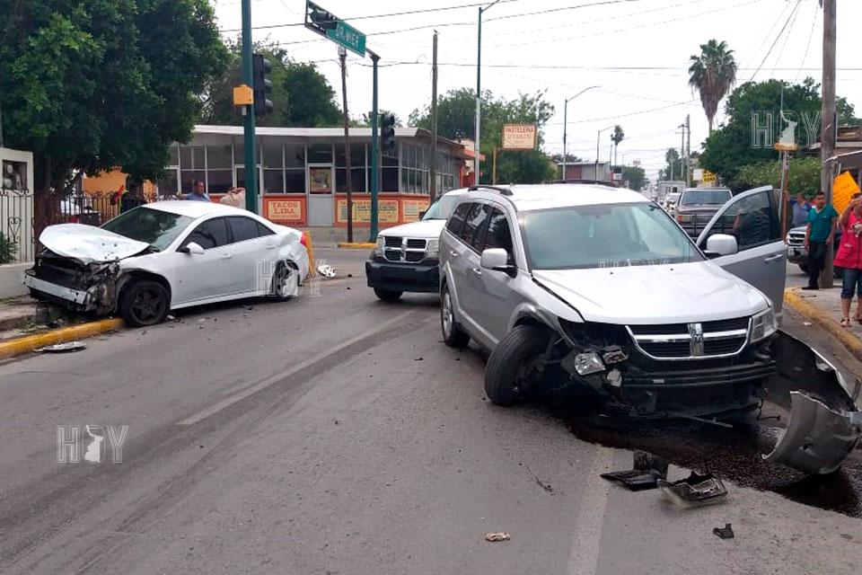 Hoy Tamaulipas - Encontronazo deja una lesionada en Nuevo Laredo
