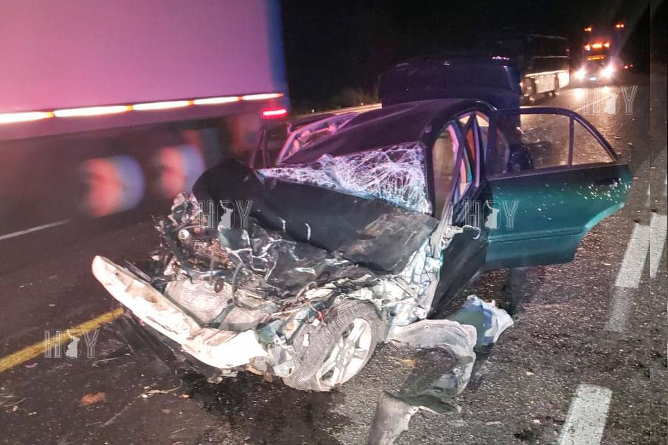 Hoy Tamaulipas - Conductor choca y abandona su auto en Palmillas