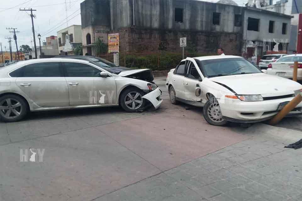 Hoy Tamaulipas - Omite alto en el carro de su amigo y choca en Matamoros