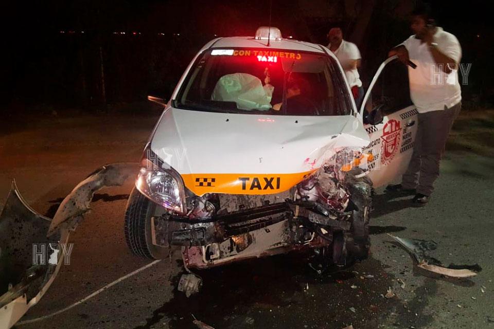 Hoy Tamaulipas - Invade carril y choca resultando lesionado en Nuevo Laredo