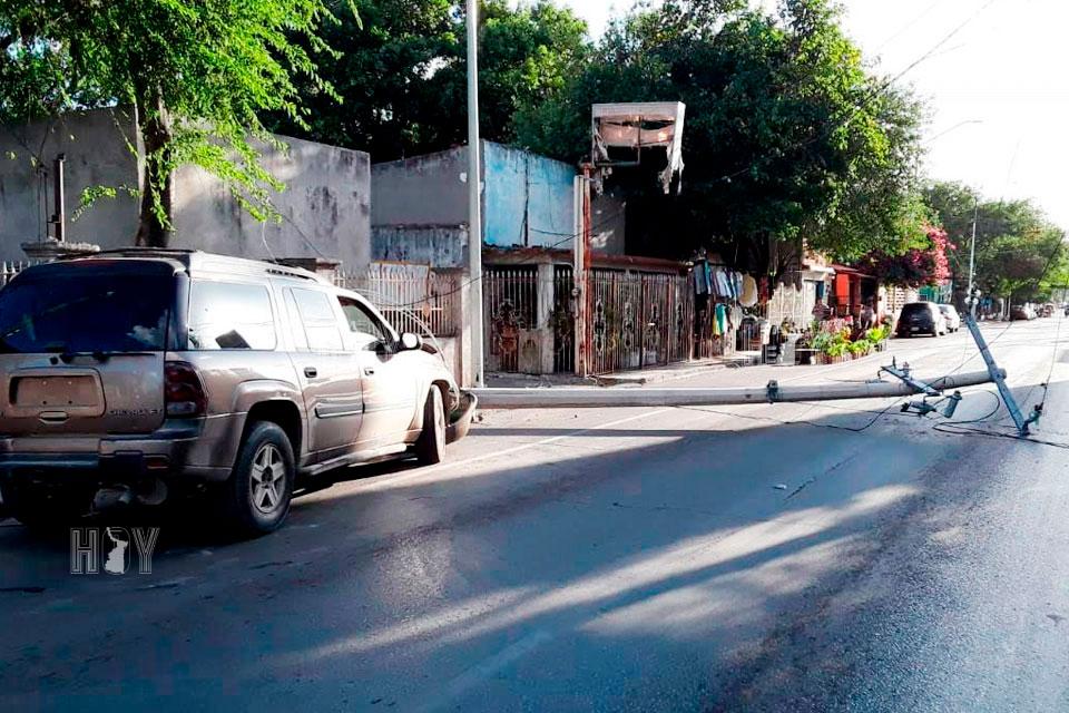 Hoy Tamaulipas - Derriba poste y deja sin luz a sector de Nuevo Laredo