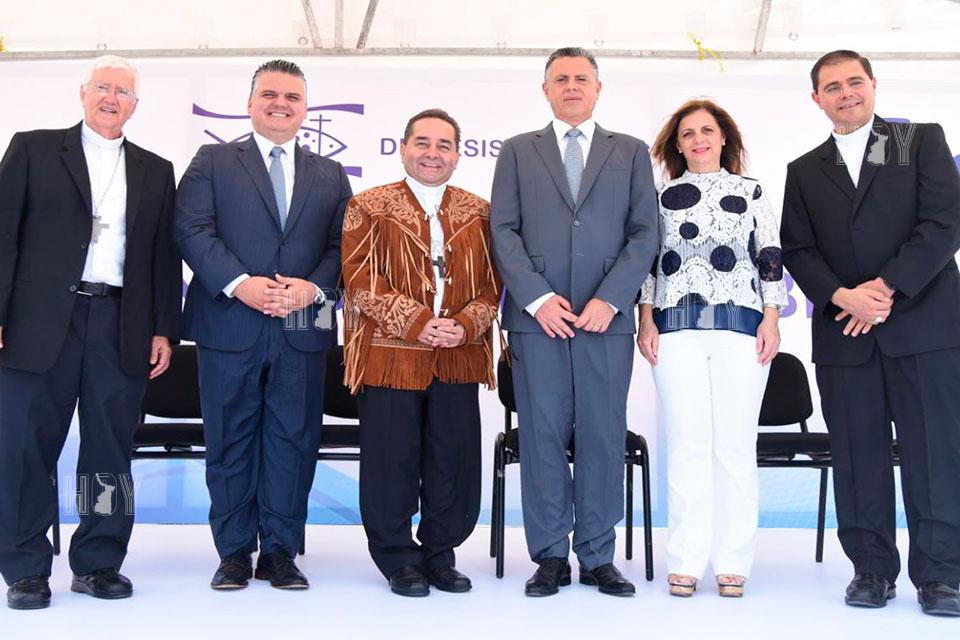 Hoy Tamaulipas - Reciben autoridades al nuevo Obispo de Tampico