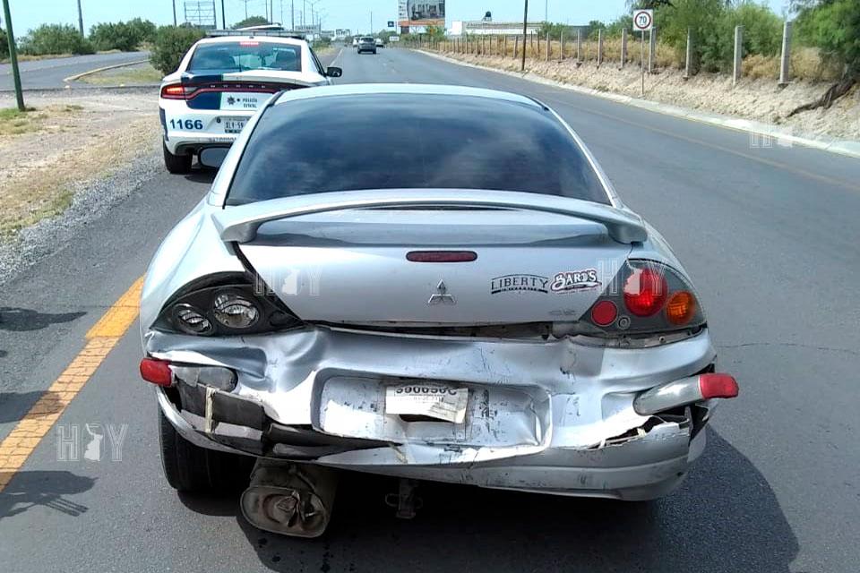 Hoy Tamaulipas - Choque en Nuevo Laredo deja solo danios materiales