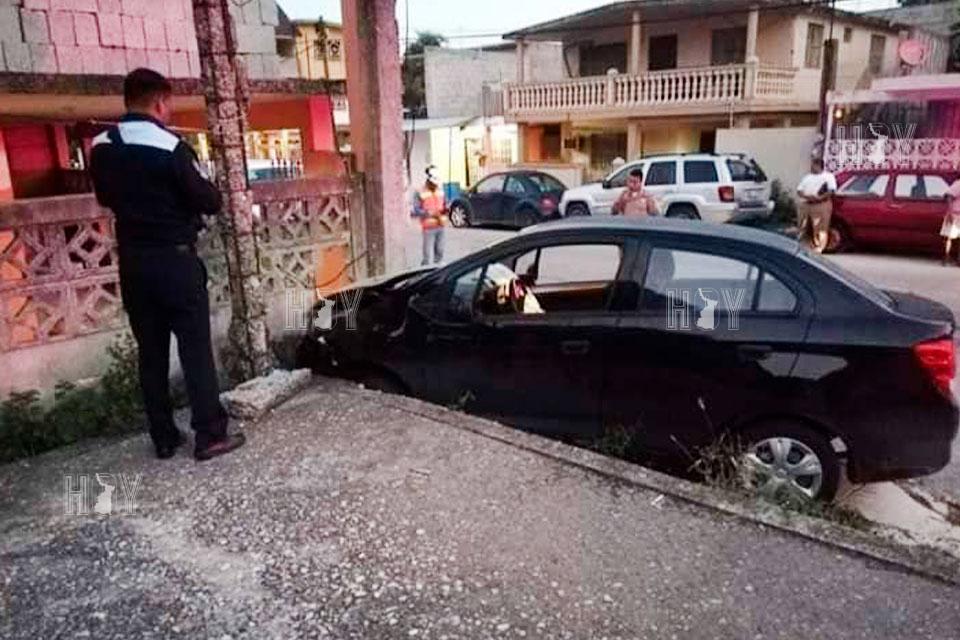 Hoy Tamaulipas - Choca con barda y causa fuga de gas en el norte de Tampico