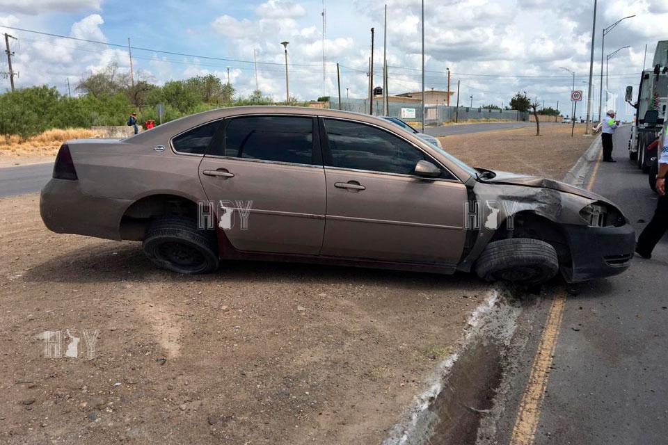 Hoy Tamaulipas - Choque en Nuevo Laredo deja solo danios materiales