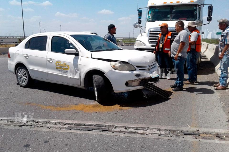 Hoy Tamaulipas - Choque entre trailer y auto deja danios materiales en ...