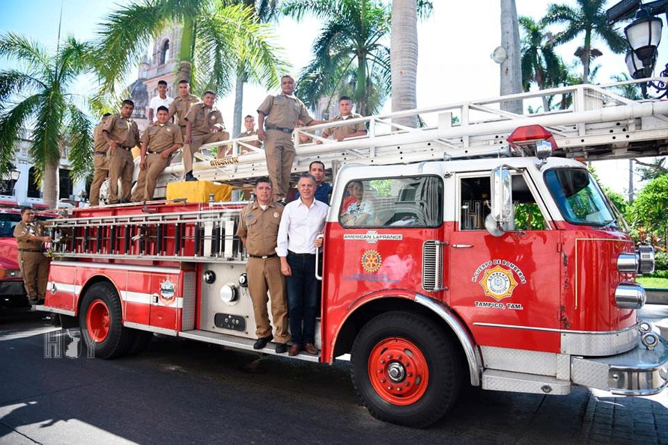 Hoy Tamaulipas - Reconoce Chucho Nader labor de los Bomberos de Tampico
