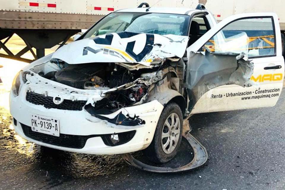 Hoy Tamaulipas - Choque en Nuevo Laredo deja importantes danios materiales