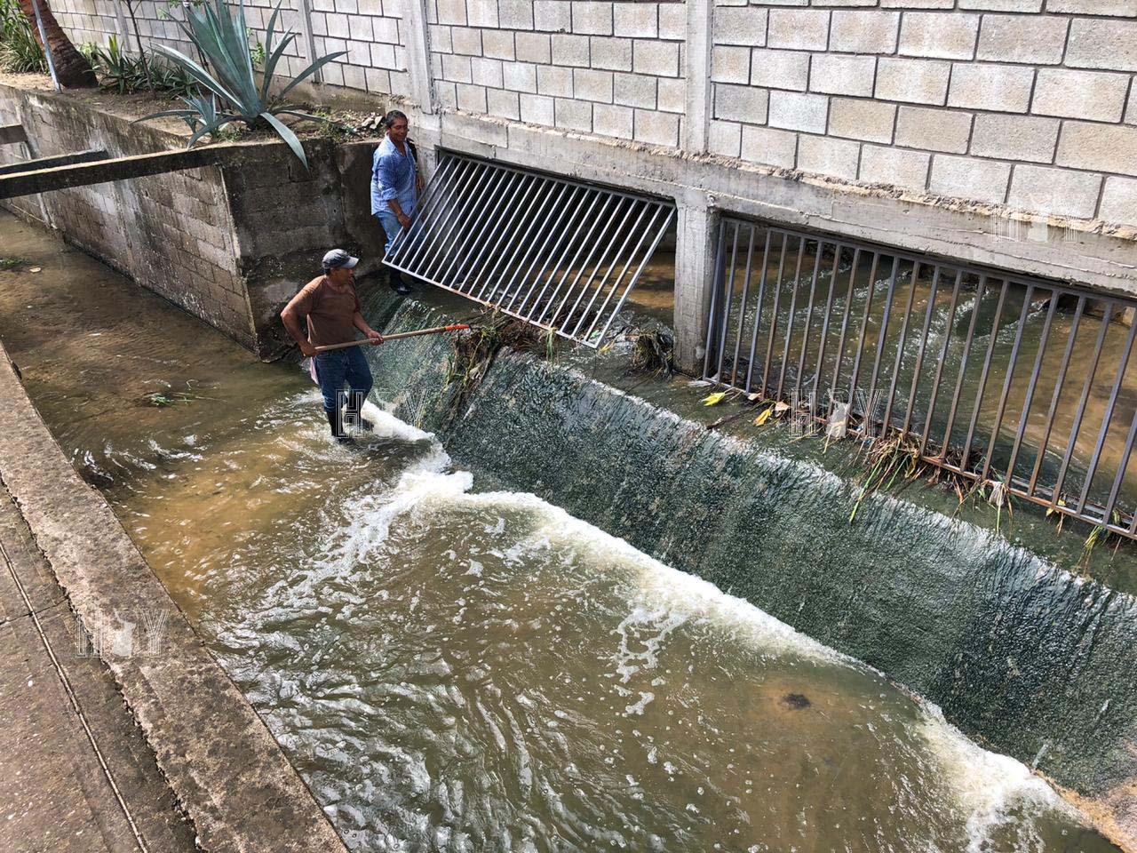 Hoy Tamaulipas - Refuerza Ciudad Madero Limpieza de Canales
