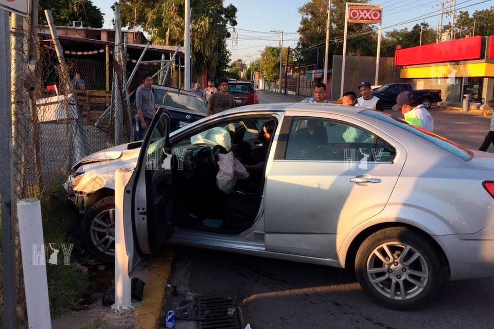 Hoy Tamaulipas - Choque en Nuevo Laredo deja un lesionado y danios ...