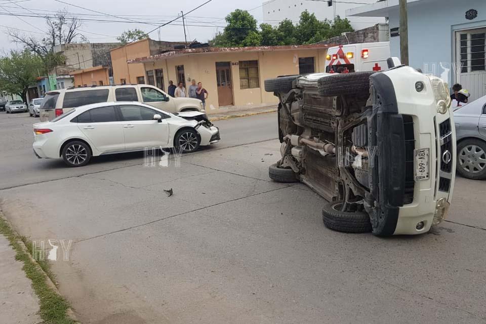 Hoy Tamaulipas - Choque con volcadura deja un lesionado en Victoria