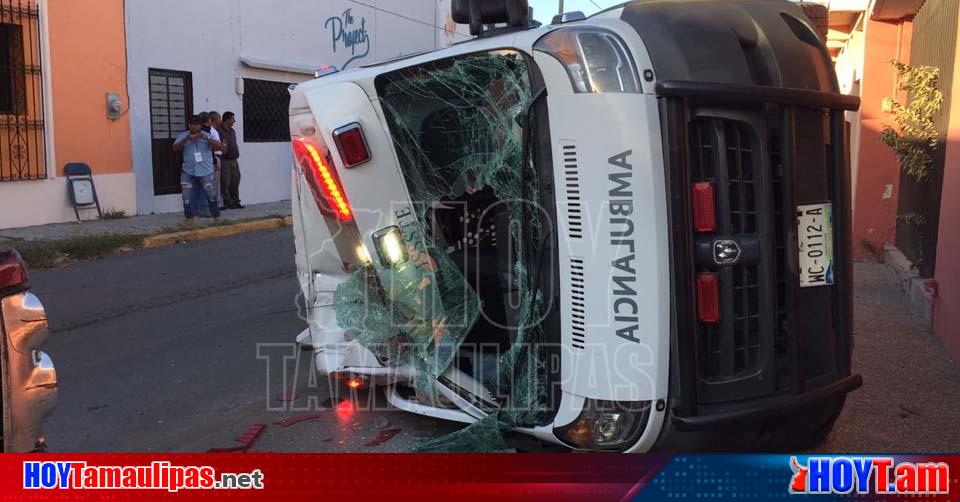 Hoy Tamaulipas Choque con volcadura de una ambulancia deja 5 lesionados en Ciudad Victoria