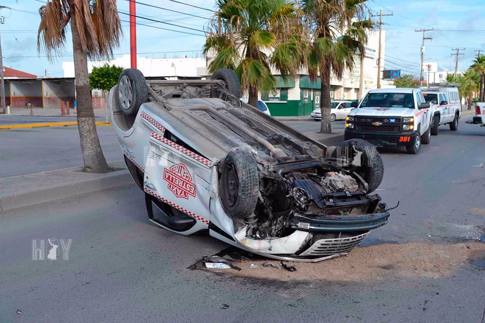 Hoy Tamaulipas - Choca y vuelca taxista en Matamoros