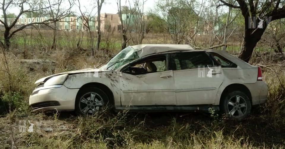 Hoy Tamaulipas - Vuelca universitaria en Matamoros y sale lesionada