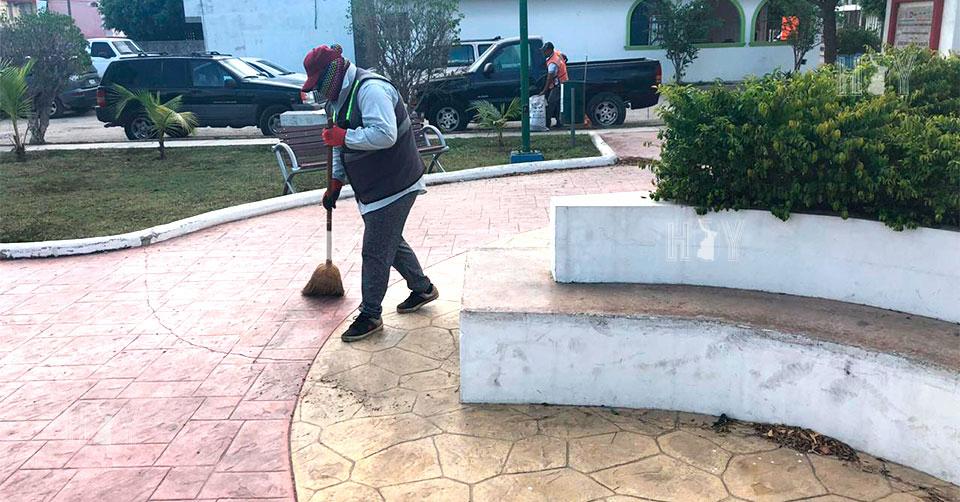 Hoy Tamaulipas - Continuan trabajos de limpieza en plazas publicas de ...