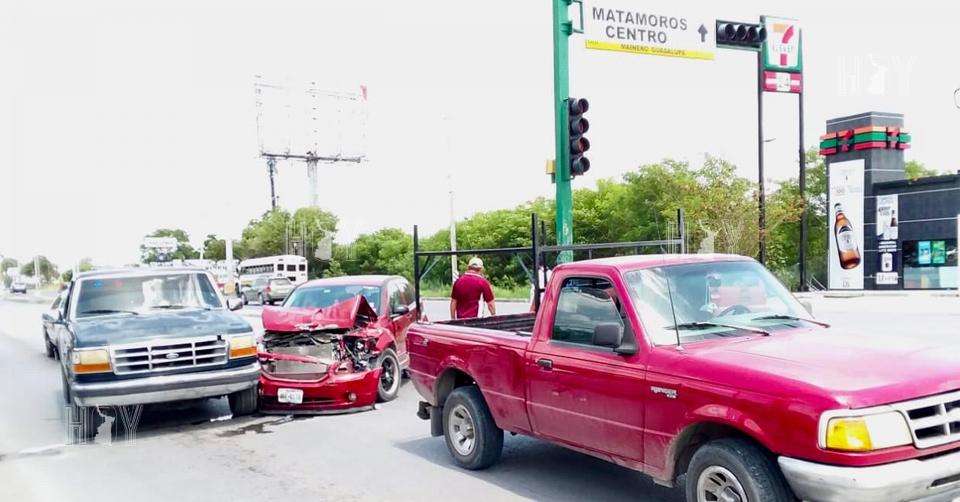 Hoy Tamaulipas - Tamaulipas Ebrio causa multiple choque en Matamoros y huye