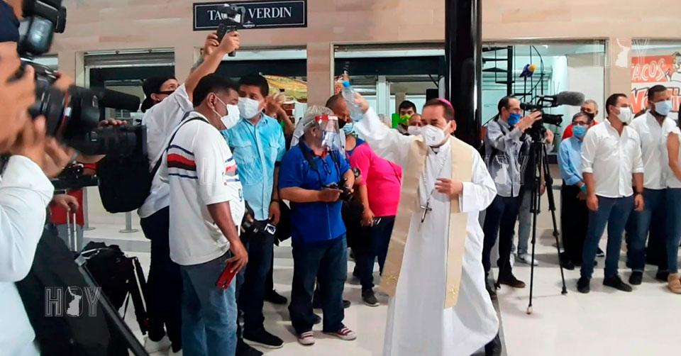 Hoy Tamaulipas - Tamaulipas Bautiza obispo de Tampico a reporteros ...