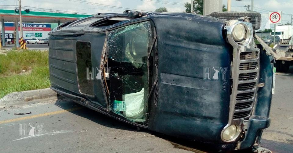 Hoy Tamaulipas - Tamaulipas Taxista le cierra el paso y vuelca en Reynosa