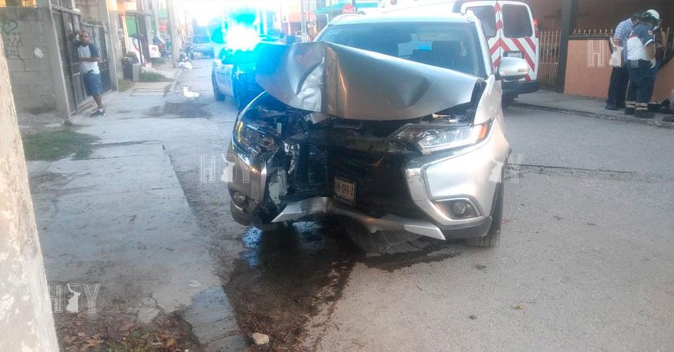 Hoy Tamaulipas - Tamaulipas Se convulsiona al volante y choca con poste ...