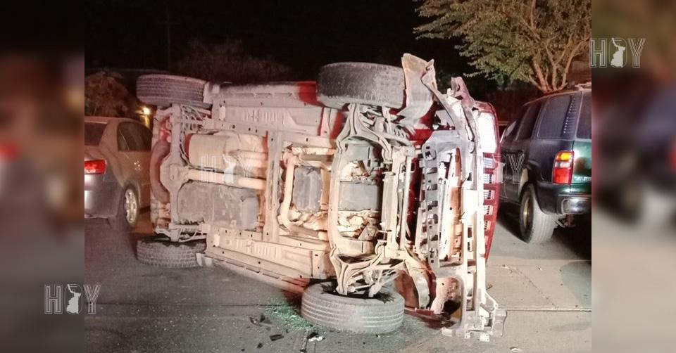 Hoy Tamaulipas - Tamaulipas Vuelca en su camioneta tras choque en Nuevo ...
