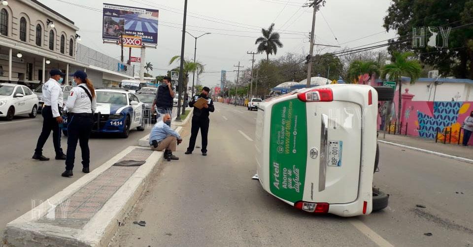 Hoy Tamaulipas - Seguridad Tamaulipas Choca y vuelca en la Avenida ...