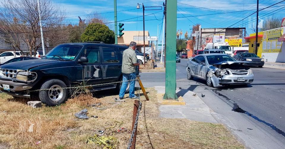 Hoy Tamaulipas - Ignora el rojo del semaforo y choca camioneta en Nuevo ...