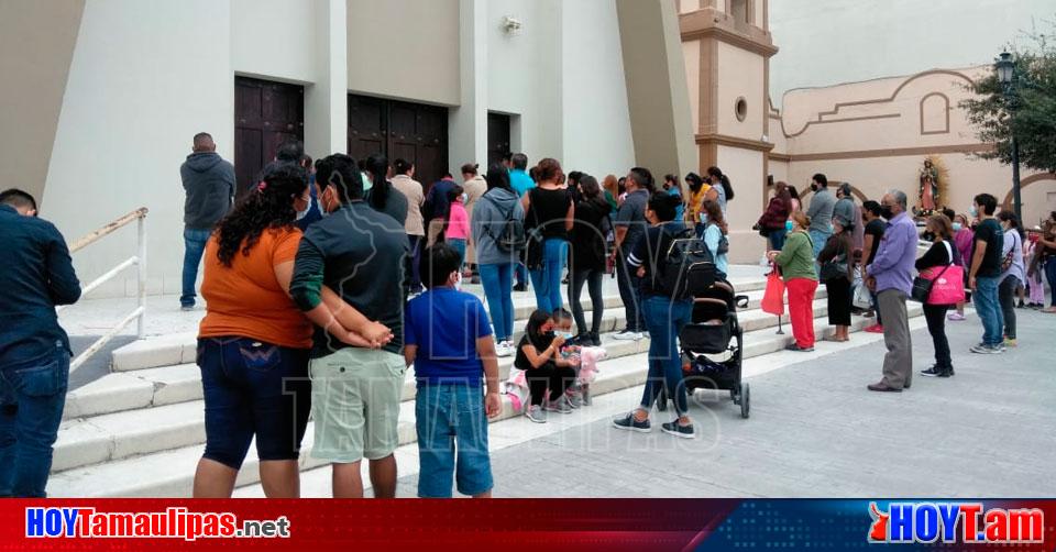 Hoy Tamaulipas - Tamaulipas Escuchan misa afuera de la Iglesia de Guadalupe  en Reynosa