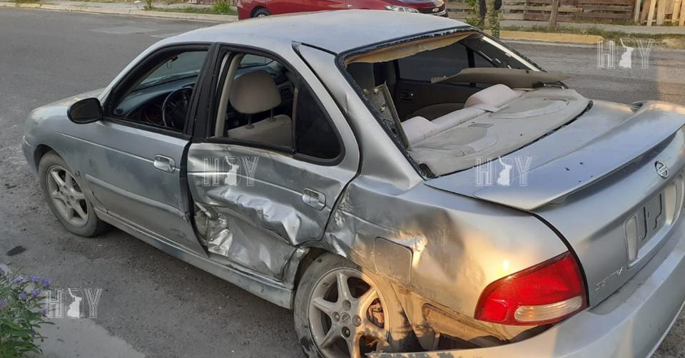 Hoy Tamaulipas - Se pasa alto y causa encontronazo en Nuevo Laredo