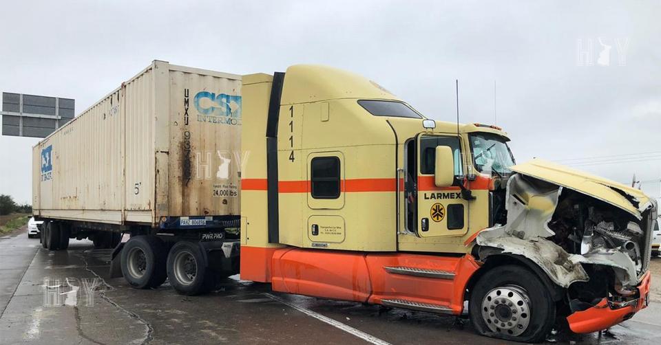Hoy Tamaulipas - Choque por alcance deja cuantiosos danios en Nuevo Laredo
