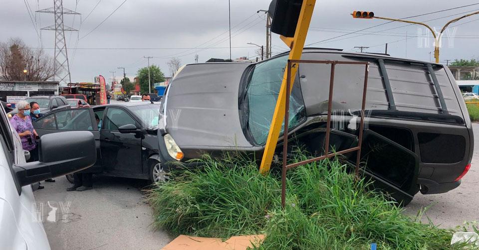 Hoy Tamaulipas - Choque en Tamaulipas Choque con volcadura deja dos ...