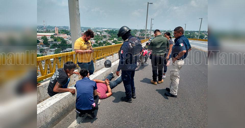 Hoy Tamaulipas - Tamaulipas Salvan Policas Estatales a suicida en el Puente Tampico - Vimarsana News