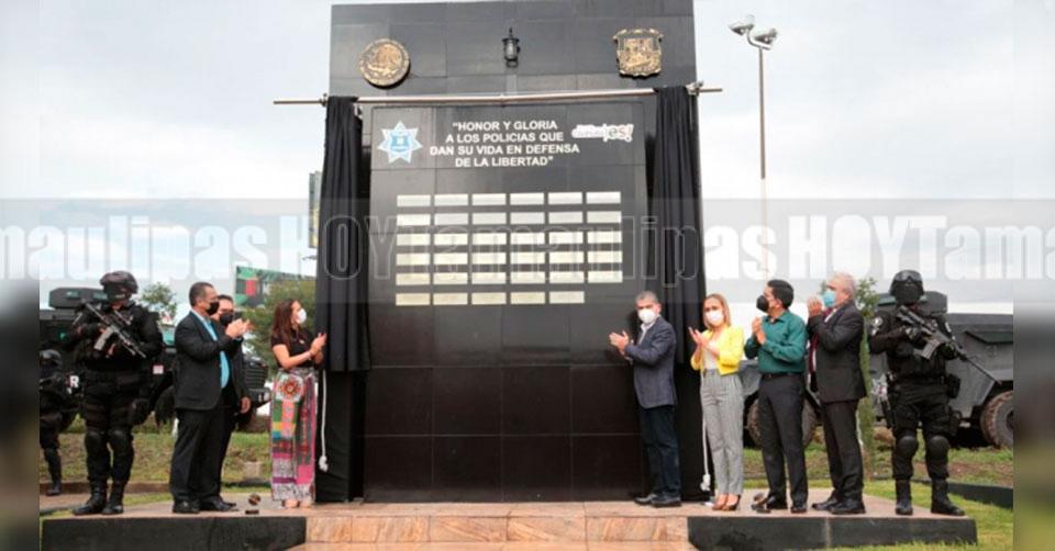 Hoy Tamaulipas - Equipan a cuerpos policiacos en Coahuila adems develan muro en honor de cados - Vimarsana News