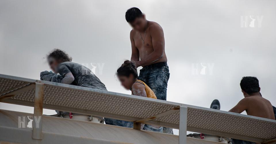 Hoy Tamaulipas - Texas Rescatan a 34 indocumentados cubiertos de arcilla para no ser detectados en Texas - Vimarsana News