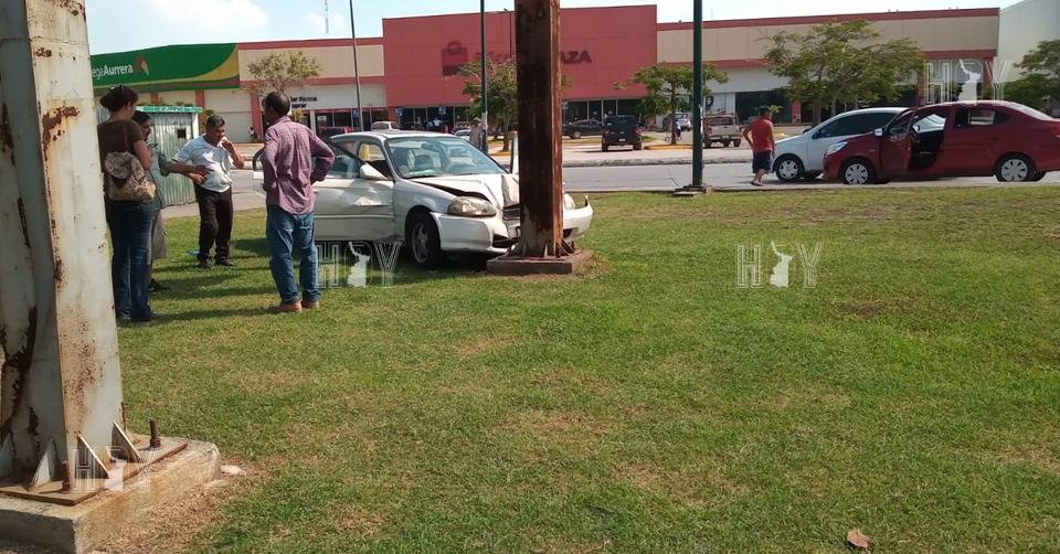 Hoy Tamaulipas - Accidente en Tamaulipas Choca contra poste y deja ...