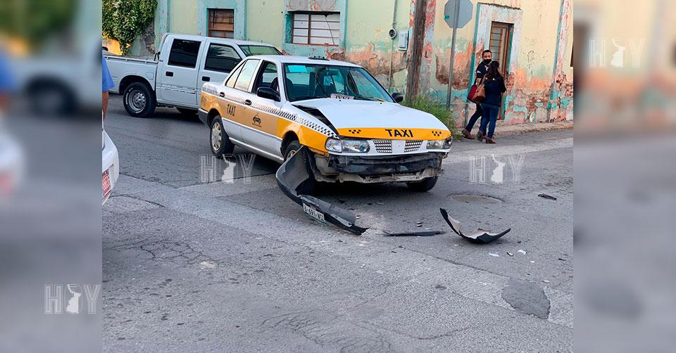 Hoy Tamaulipas - Accidente en Tamaulipas Mujer se pasa alto choca a ...