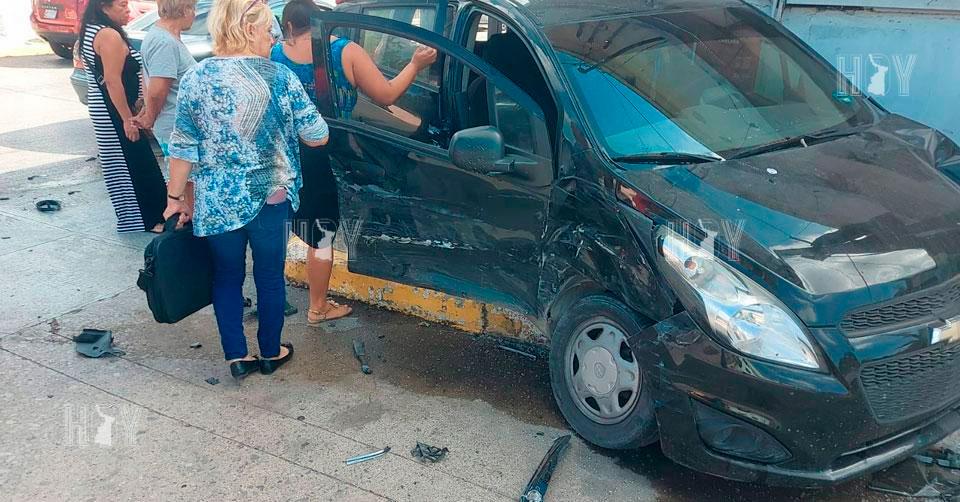 Hoy Tamaulipas - Choque en Tamaulipas Mujer en su