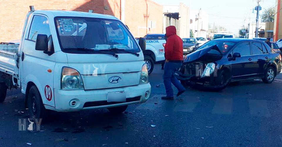 Hoy Tamaulipas - Accidentes en Tamaulipas Se pasa alto y se impacta ...